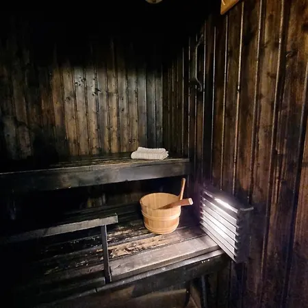 Appartement Yllaeksen Metsaepirtti - Ulkoilijan Koti à Äkäslompolo Extérieur photo